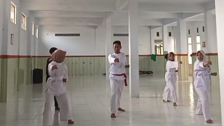 Ekstrakurikuler Perisai Diri SMP Al Islam Madani: Disiplin dan Percaya Diri Lewat Latihan Rutin